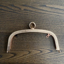 By Aynur Kos Gold Yüzük Detaylı Burs Çanta Klipsi 20 cm